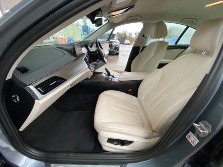 2020 BMW 5-Series - photo 25