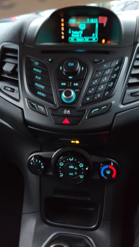 2015 Ford Fiesta - photo 16