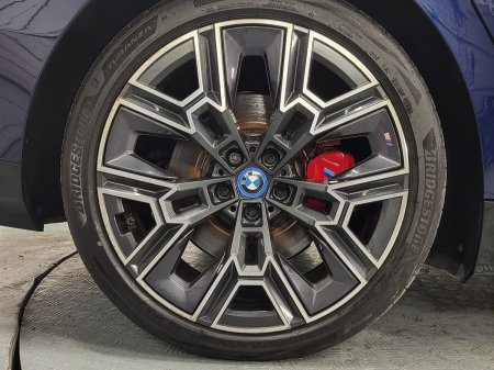 2024 BMW 5-Series - photo 14