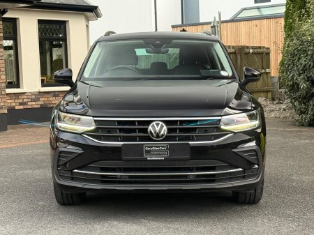 2023 Volkswagen Tiguan - photo 2