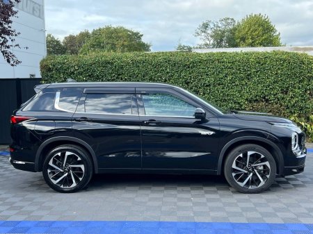 2022 Mitsubishi Outlander - photo 2