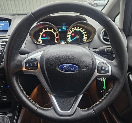 2016 Ford Fiesta - photo 16