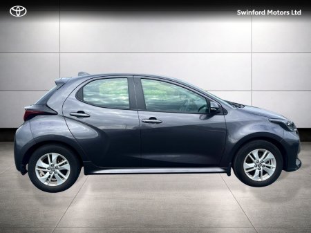 2024 Toyota Yaris - photo 2