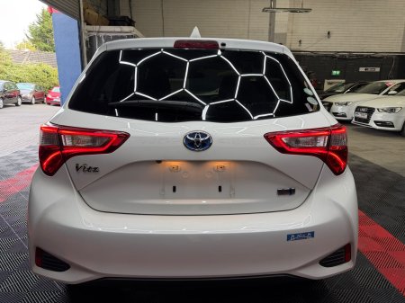 2017 Toyota Vitz - photo 21