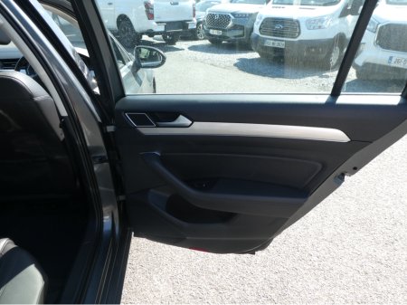 2015 Volkswagen Passat - photo 14
