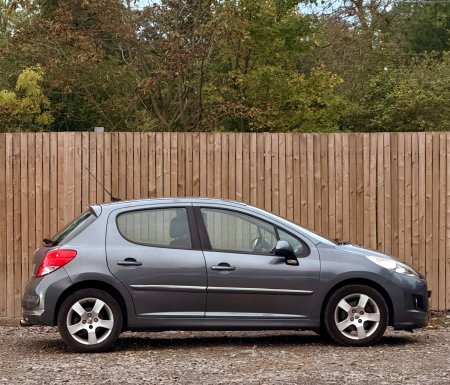 2010 Peugeot 207 - photo 8