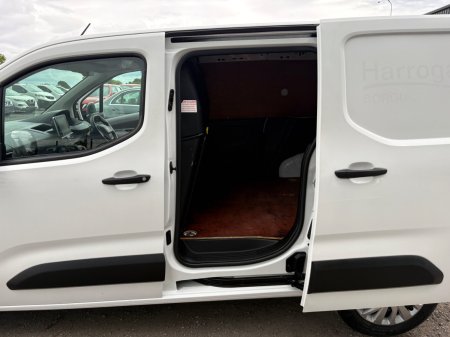 2020 Peugeot Partner - photo 17