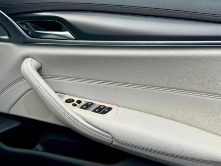 2022 BMW 5-Series - photo 11
