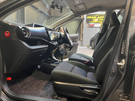 2015 Toyota Aqua - photo 12