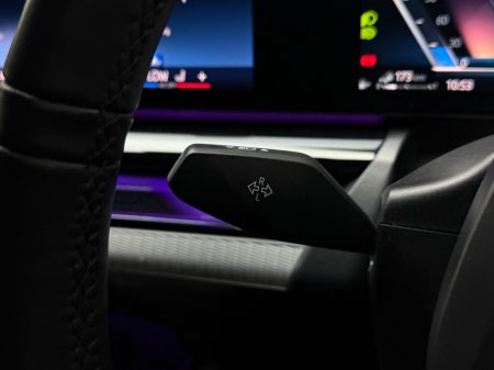 2025 BMW 5-Series - photo 28