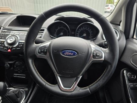 2015 Ford Fiesta - photo 16