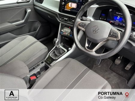 2025 Volkswagen T-Roc - photo 2