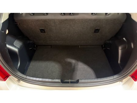 2016 Toyota Vitz - photo 10