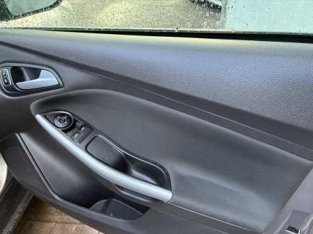 2016 Ford Focus - photo 13