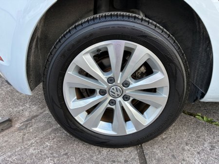 2017 Volkswagen Golf - photo 2