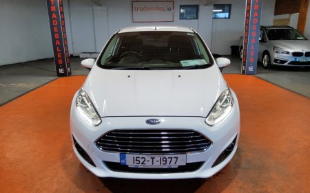 2015 Ford Fiesta - photo 2
