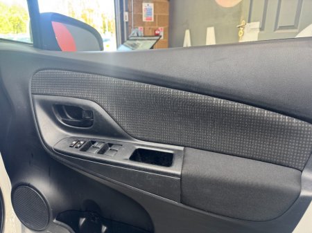 2019 Toyota Vitz - photo 20