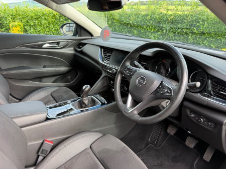 2022 Opel Insignia - photo 11
