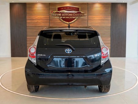 2013 Toyota Aqua - photo 3