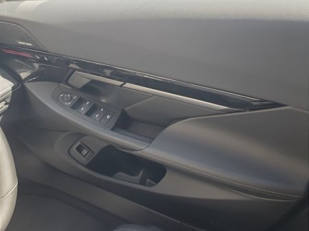 2024 BMW 5-Series - photo 23