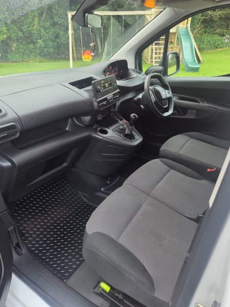 2020 Peugeot Partner - photo 11