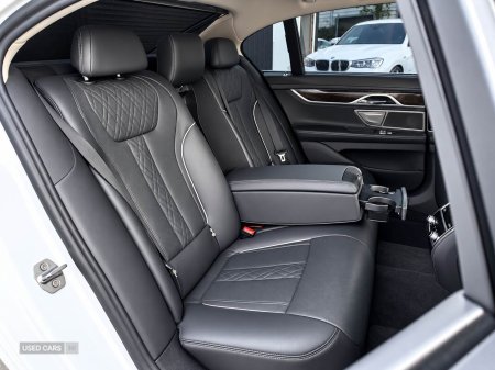 2017 BMW 7-Series - photo 30