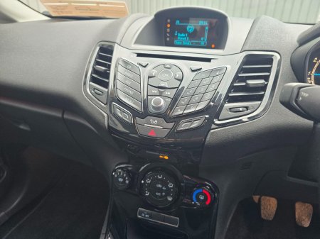 2015 Ford Fiesta - photo 14