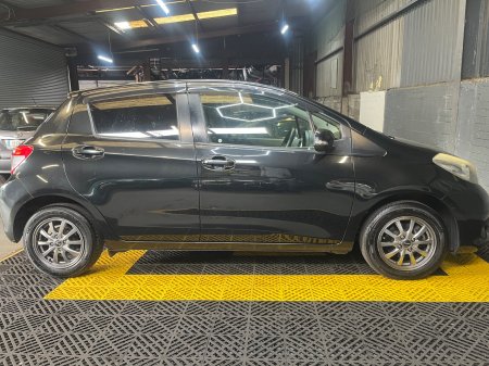 2012 Toyota Vitz - photo 7