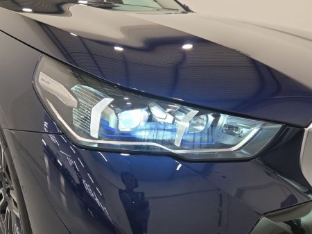 2025 BMW 5-Series - photo 21