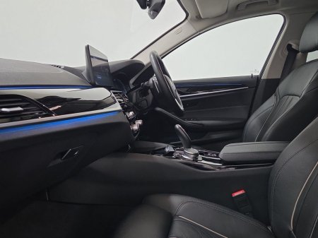 2023 BMW 5-Series - photo 7