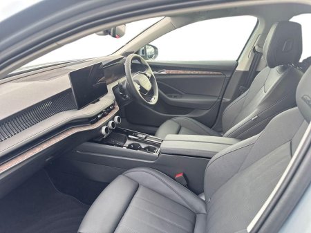 2027 Skoda Superb - photo 2