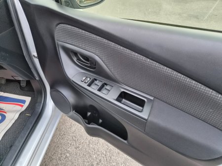 2019 Toyota Vitz - photo 10