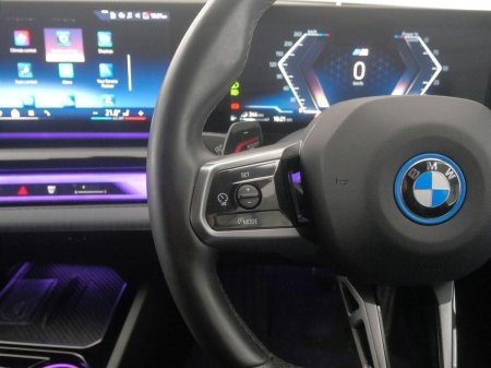 2025 BMW 5-Series - photo 16