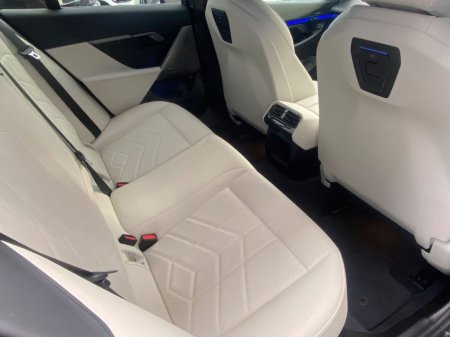 2025 BMW 5-Series - photo 9