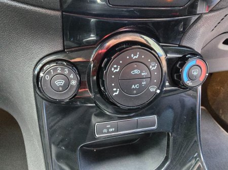 2014 Ford Fiesta - photo 16