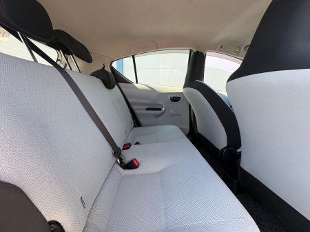 2013 Toyota Aqua - photo 6