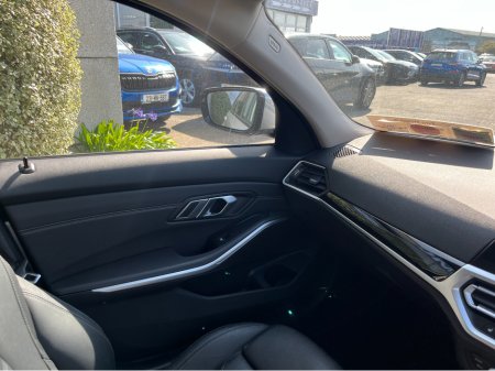 2021 BMW 3-Series - photo 15