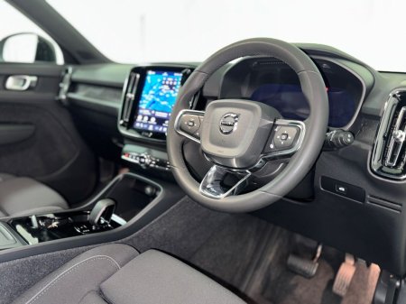 2023 Volvo XC40 - photo 2