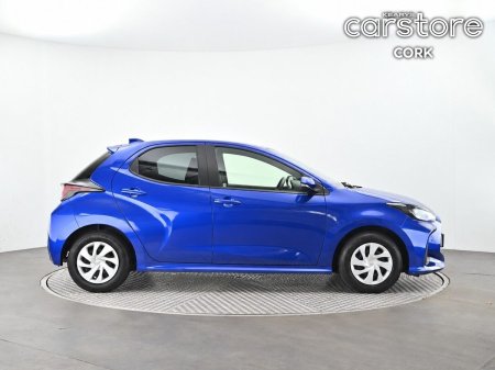 2022 Toyota Yaris - photo 2