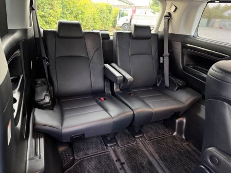 2019 Toyota Alphard - photo 13