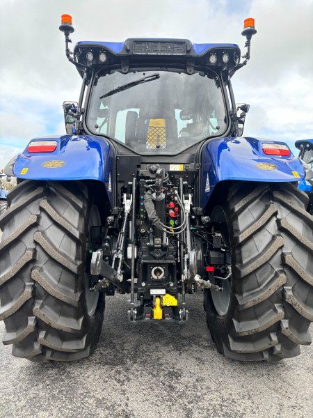 0 New Holland T7.225 - photo 4