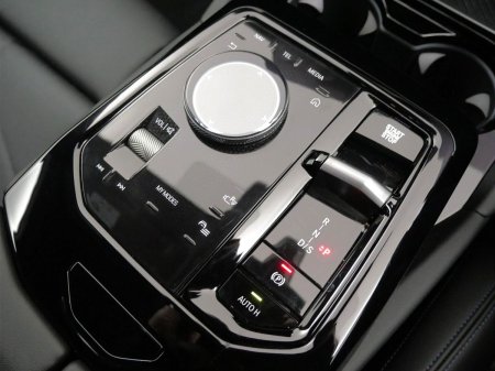 2024 BMW 5-Series - photo 10