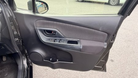 2019 Toyota Vitz - photo 14