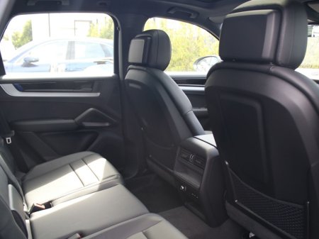 2026 Porsche Cayenne - photo 12