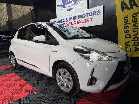 2017 Toyota Vitz - photo 8