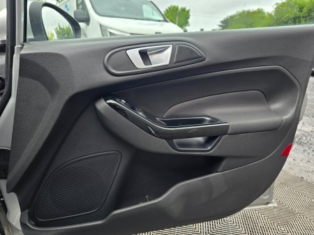 2014 Ford Fiesta - photo 15
