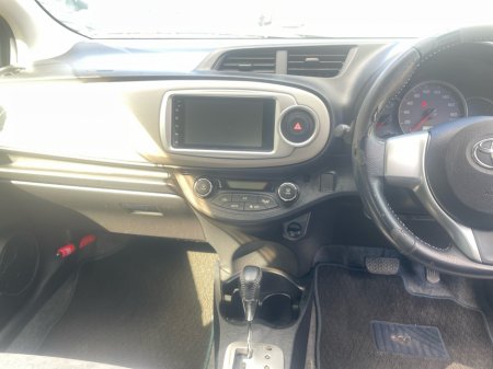 2012 Toyota Vitz - photo 8