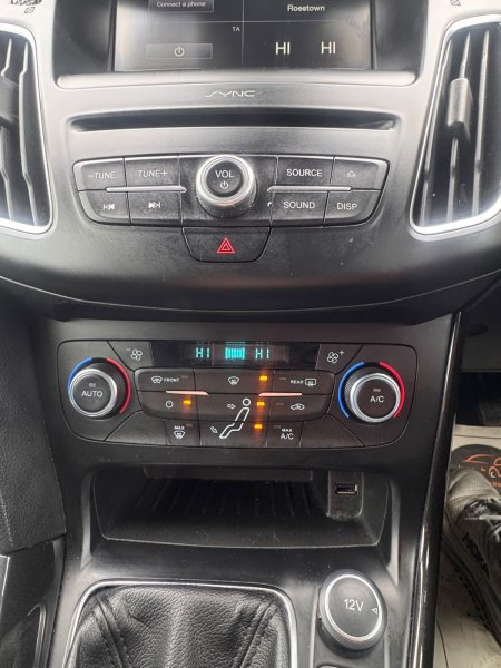 2016 Ford Focus - photo 23