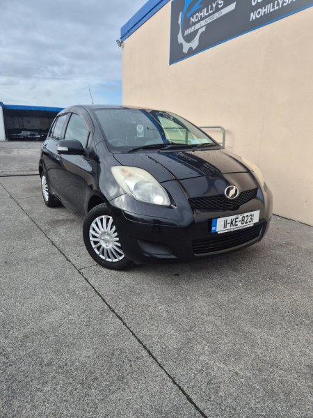 2011 Toyota Vitz - photo 2