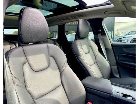 2025 Volvo XC60 - photo 10